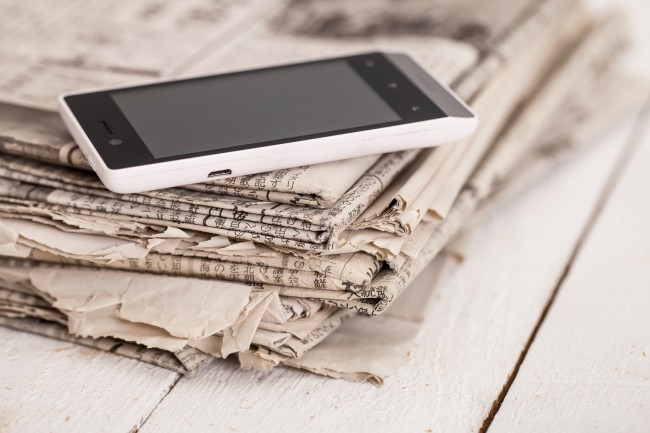 Pile journaux smartphone
