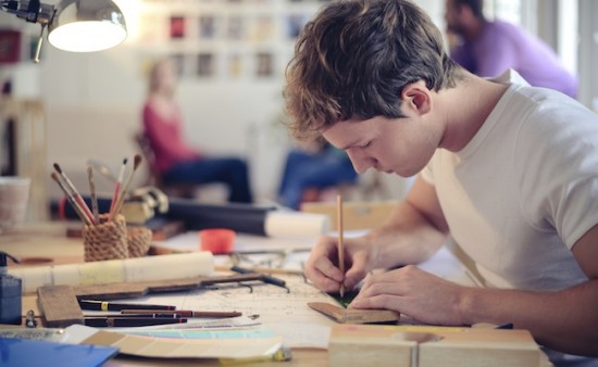 ecole-design-etudiant-dessin